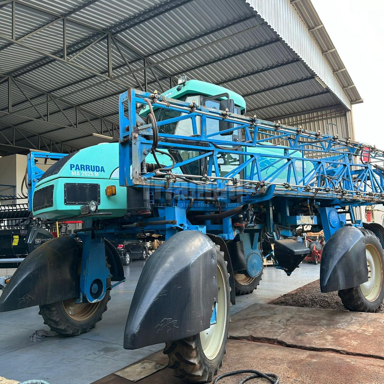PULVERIZADOR MONTANA PARRUDA 2025 Tração 4x2 Triamaq Tratores UBERLANDIA MINAS GERAIS MG